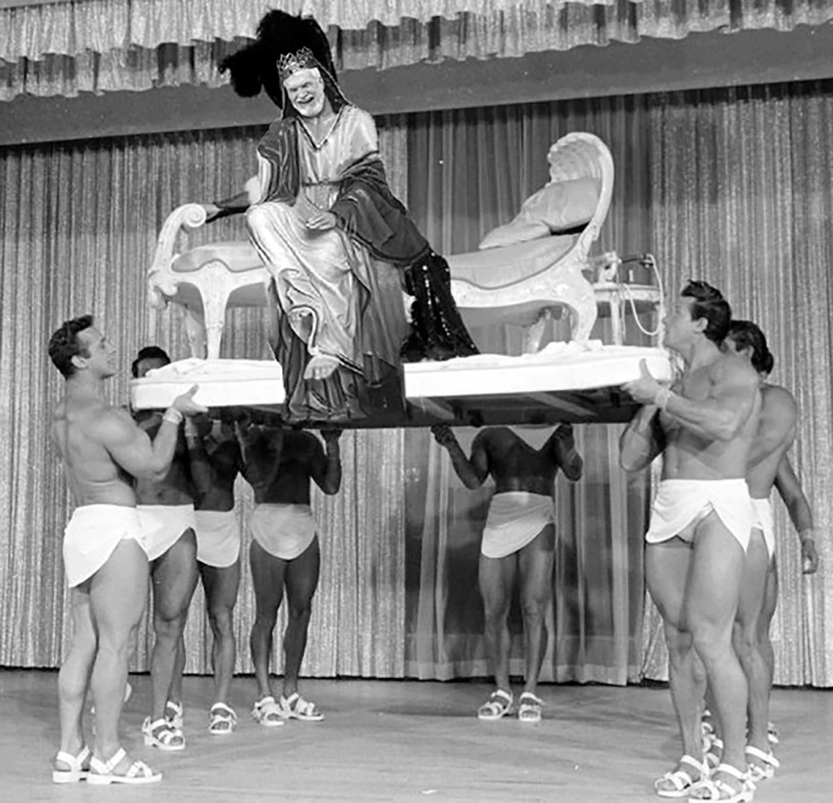 Soliciting / Solicitando