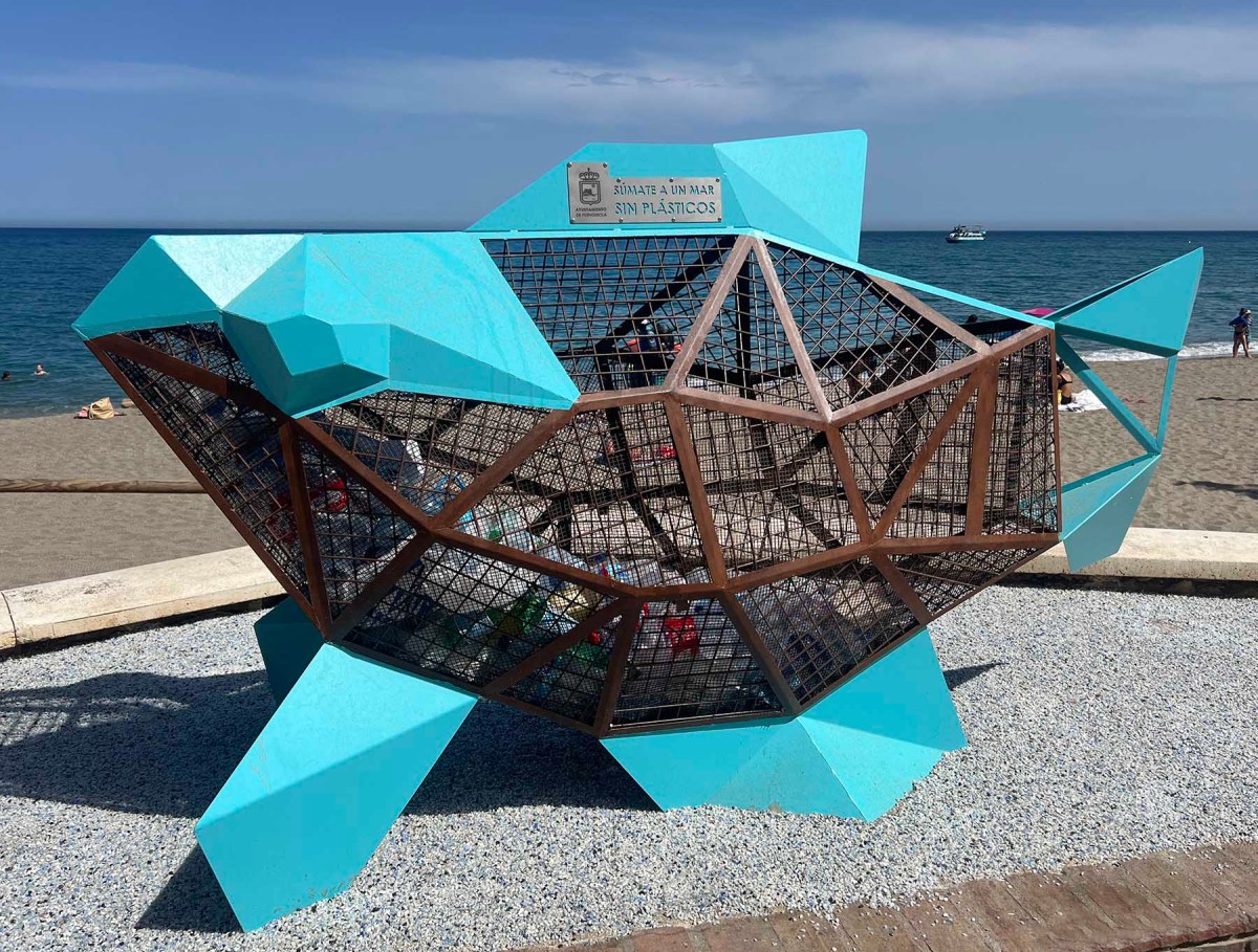 Red blooded, blue fish, yellow river / Sangre roja, pez azul, rio amarillo