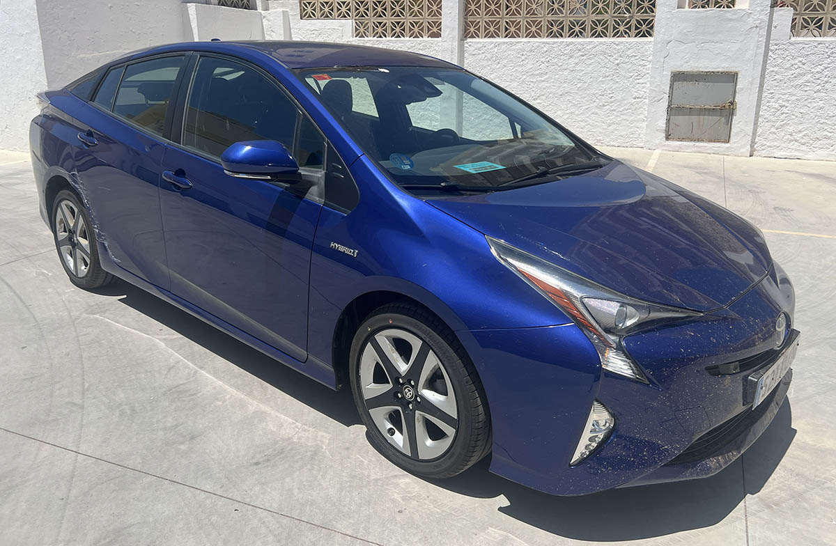 New sets of wheels and a new blue board / Nuevos juegos de ruedas y una nueva tabla azul