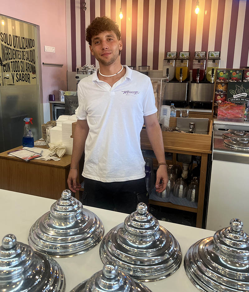 “A meal goes to your stomach” / “Una comida va al estómago”