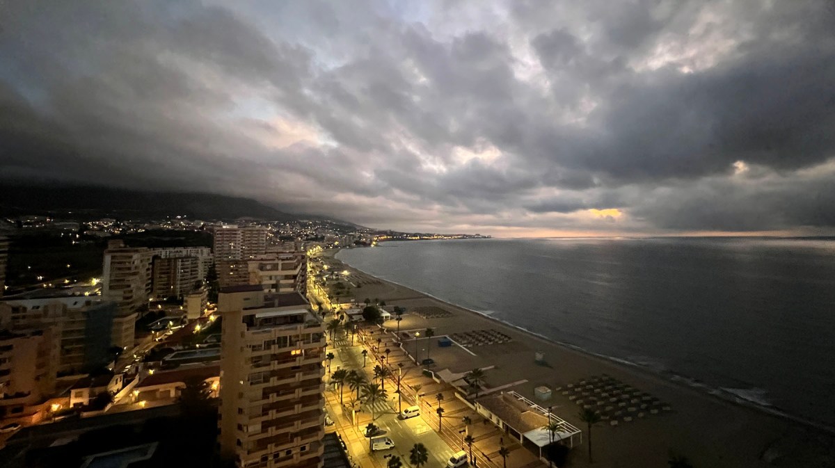 Hail, hail [the gang’s all here] / Toda la pandilla está aquí