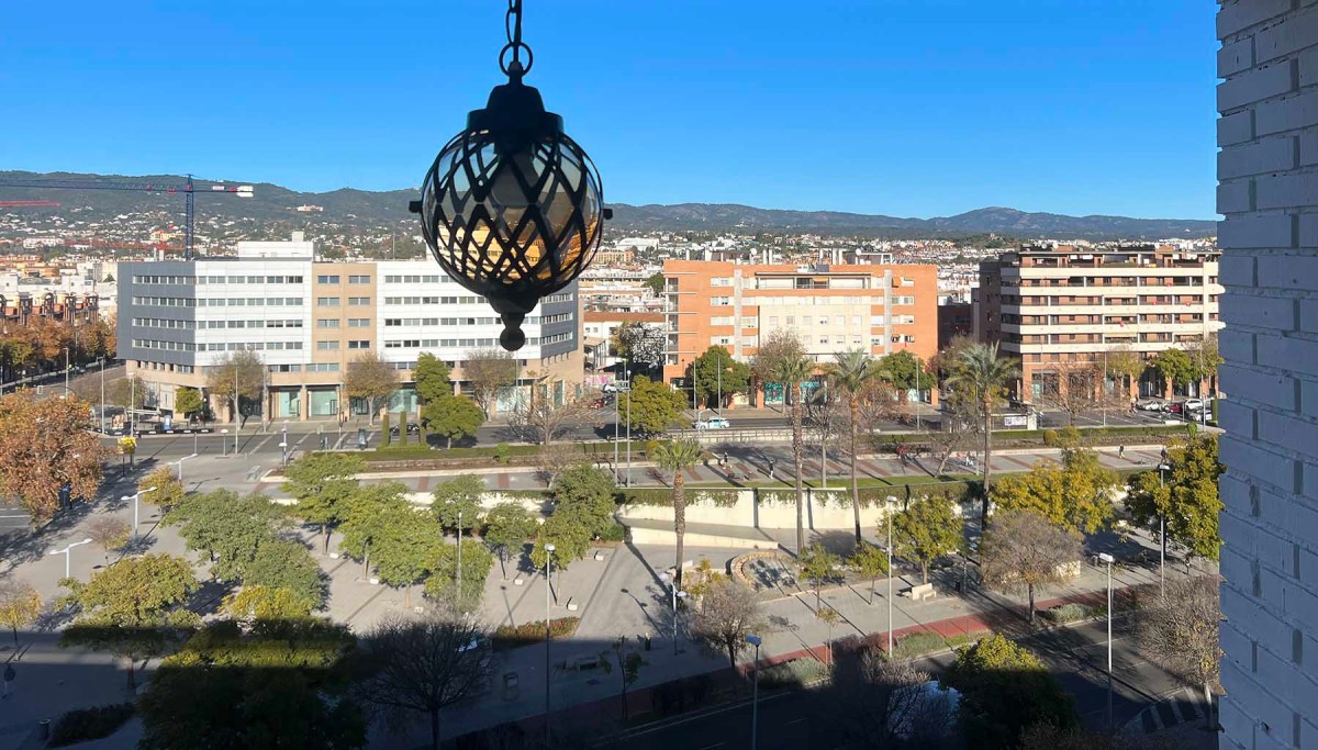 Perpendicular to the hypotenuse / Perpendicular a la hipotenusa