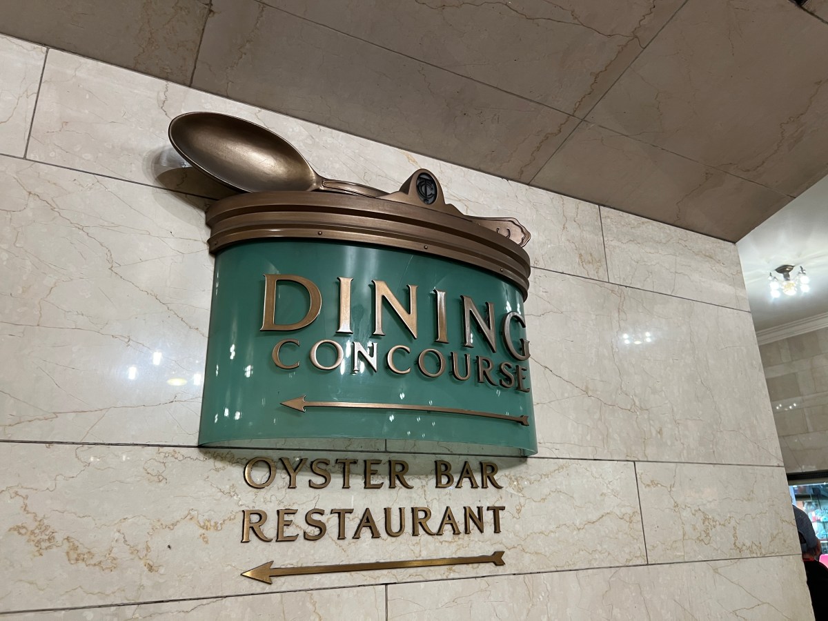 You lying hound! / ¡Eres un perro mentiroso!