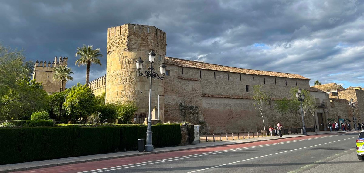 Big wheel, keep on turning / Rueda grande, sigue girando