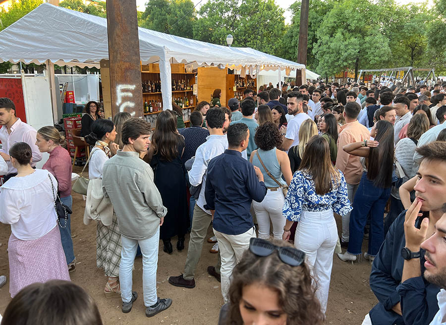 Lusty month of May / Lujurioso mes de mayo