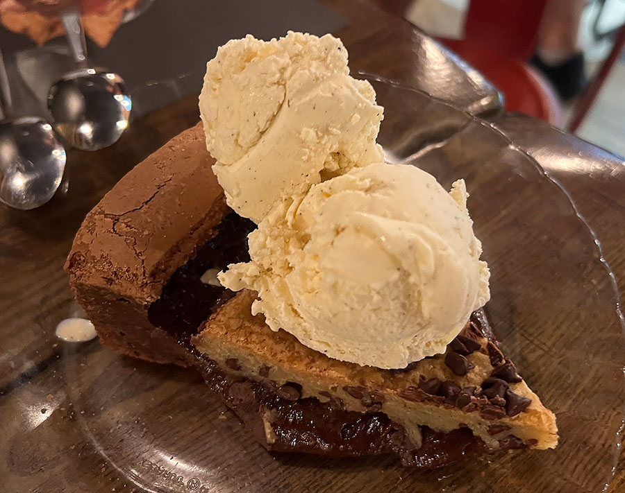 The Antonios / Los Antonio