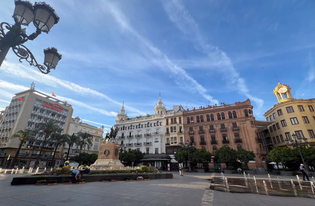 Apps, urns, and Sansabelt pants / Apps, urnas, y pantalones Sansabelt