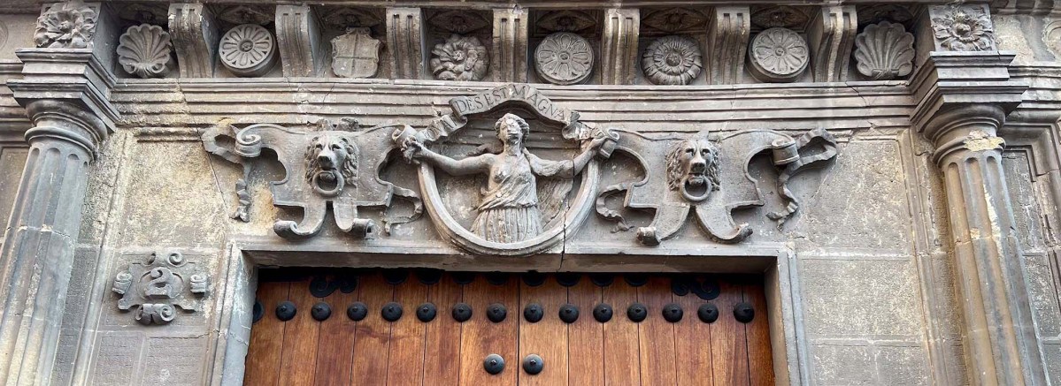 Dead as a door nail / Muerto como un clavo