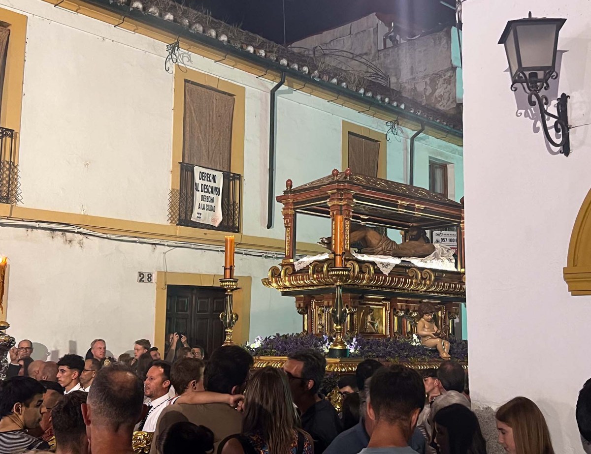 Shots, oddities, and  bed / Vacunas, rarezas, y cama