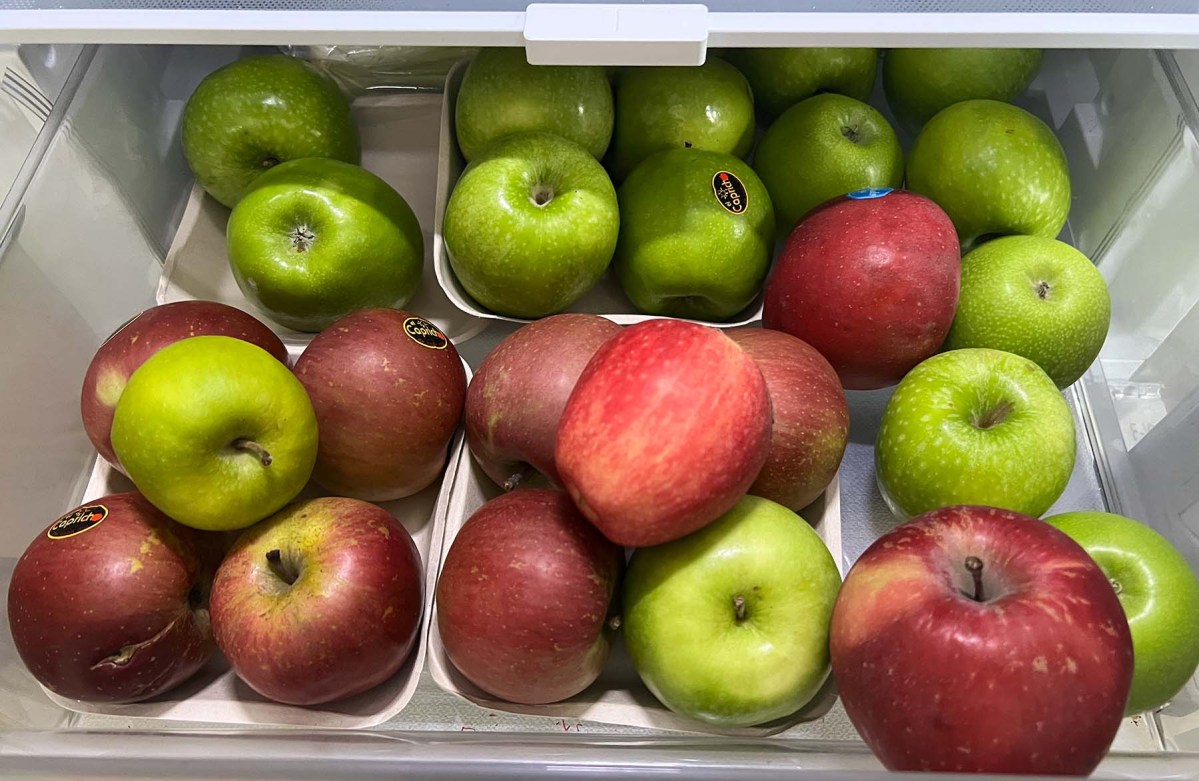 An apple a day and a yeast infection  / Una manzana al día y una infección por hongos