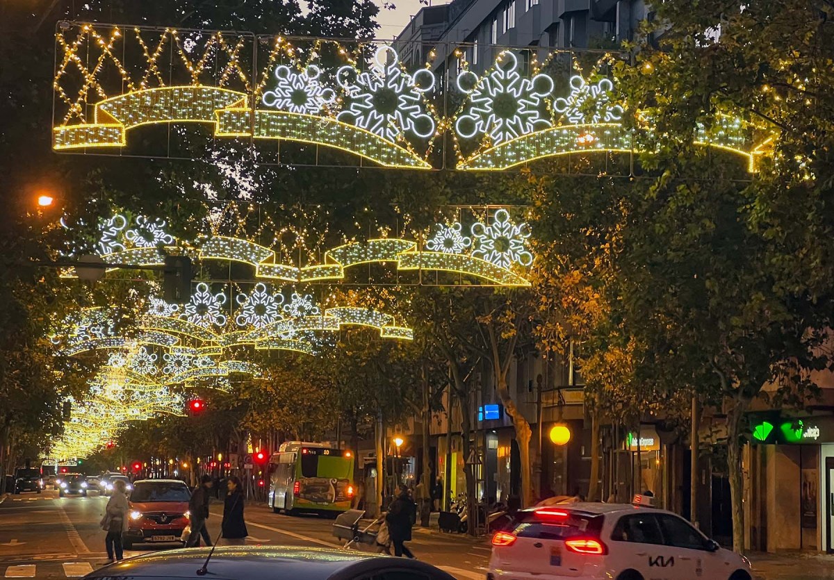 Toilets, drones, rigatoni / Aseos, dronos, rigatoni