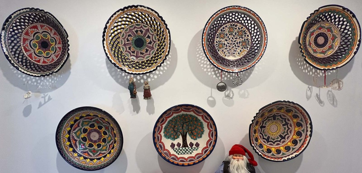 Brass, glass, clay, wood, pewter / Latón, vidrio, arcilla, madera, peltre