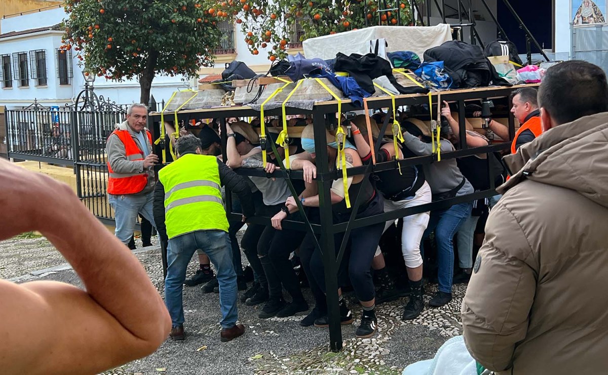 Except for the religion / A excepción de la religión