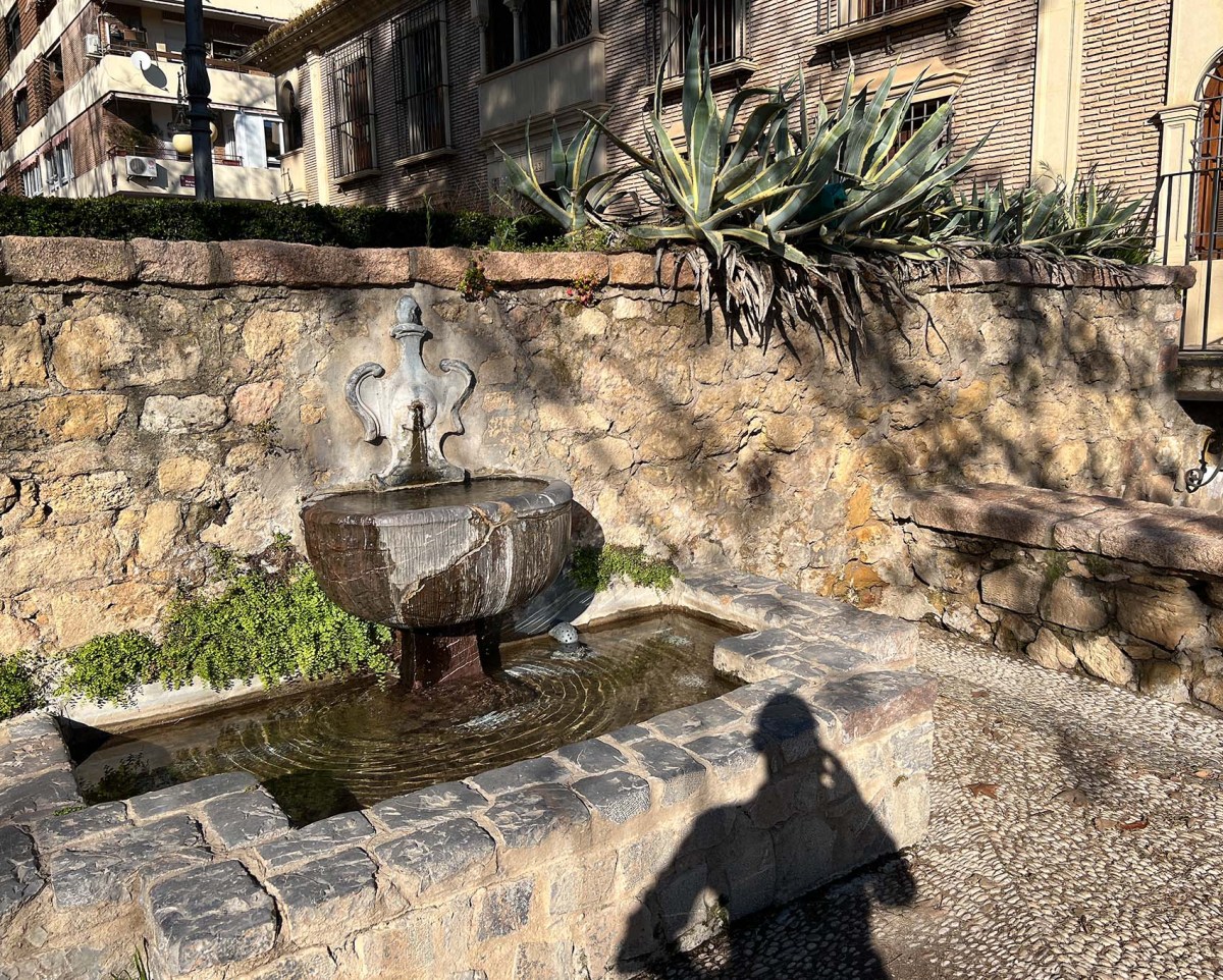 You can call him Al / Puedes llamarlo Al